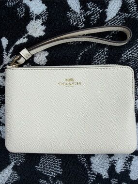Coach Small Cream Leather Wristlet with Gold Logo New